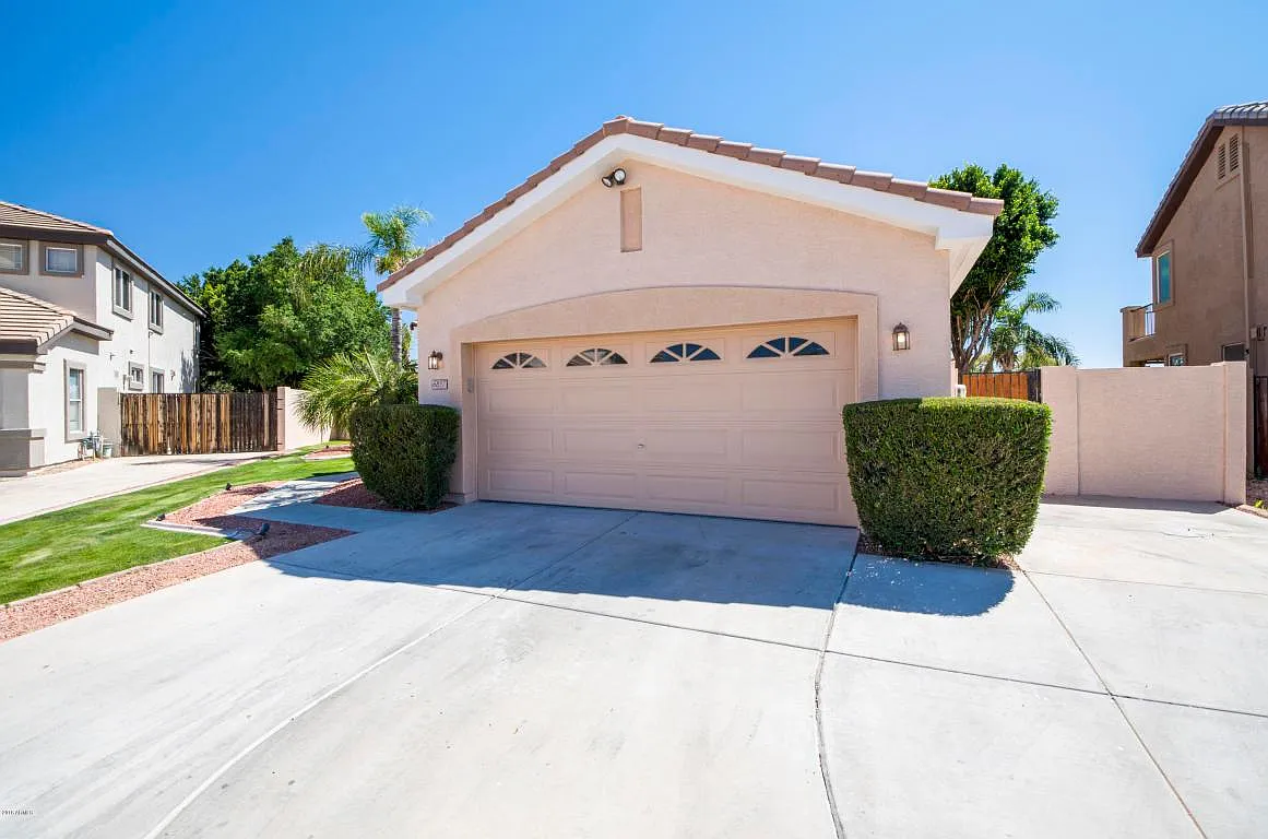 3 bed, 1457 sqft, $2,900 — Photo 2