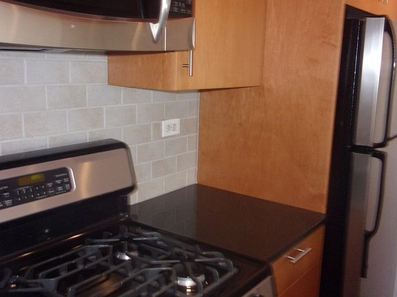 3rd image of 200 E 72nd St APT 29M