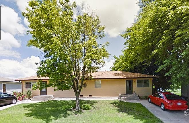 2 bedroom duplex in quiet west side location