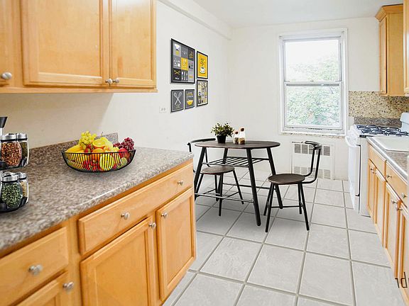 4th image of 1745 E 12th St APT 6B
