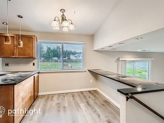 5th image of 17621 35th Ave E
