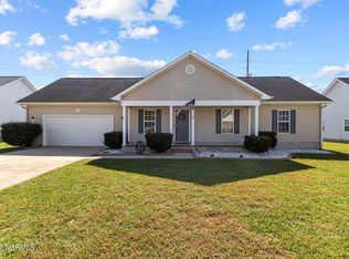 559 Cypress Pond Dr, Hope Mills, NC 28348