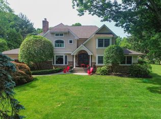 20 Alexander Dr, Red Bank, NJ 07701