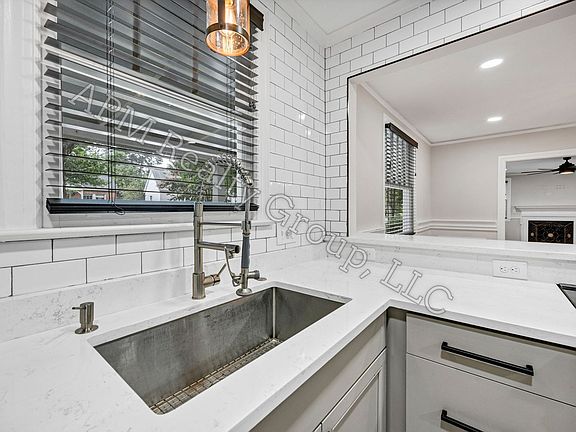 5th image of 3118 Lakewood Ave