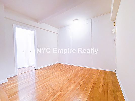 3rd image of 301 E 38th St APT 5J