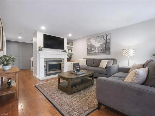 106 Woodlawn Rd E #3, Guelph, ON N1E 1B7