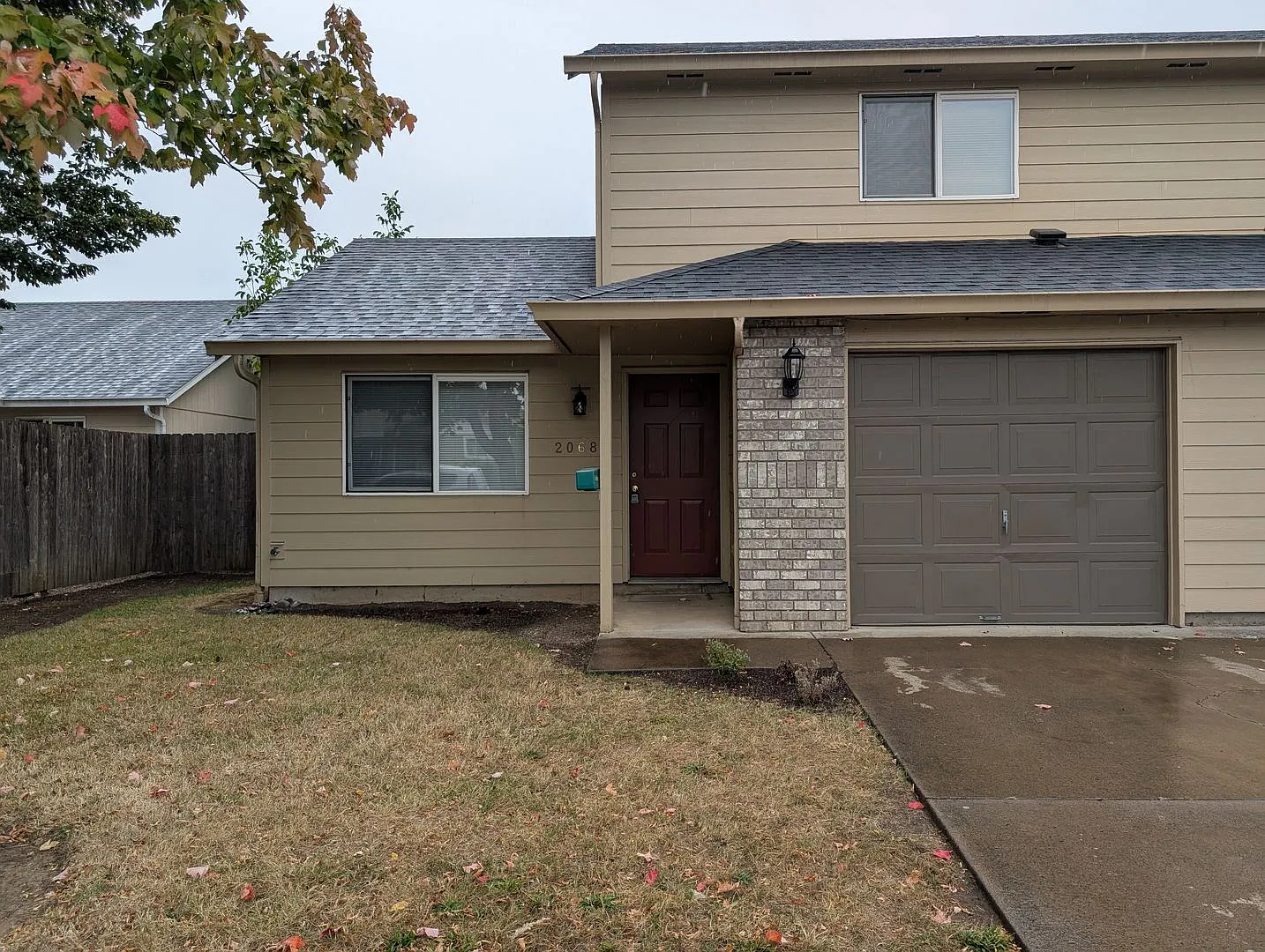 Nice 2bed/1.5 bath townhome- Great Springfield location! — Photo 1