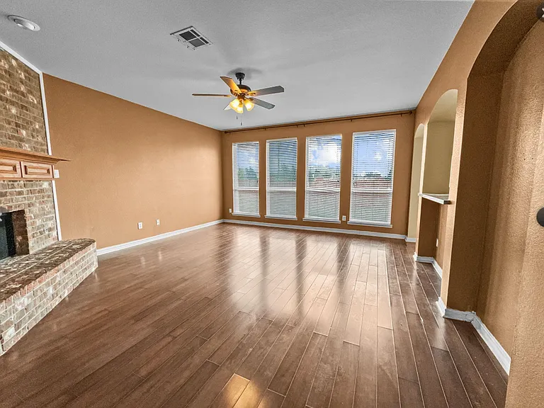 5530 Greensboro Dr — Photo 6