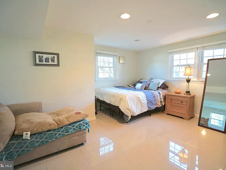4218 University Dr — Photo 20