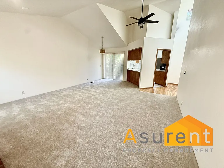2976 Grizzly Dr — Photo 2