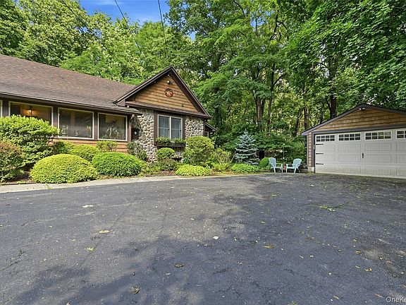 2nd image of 2064 N Country Road
