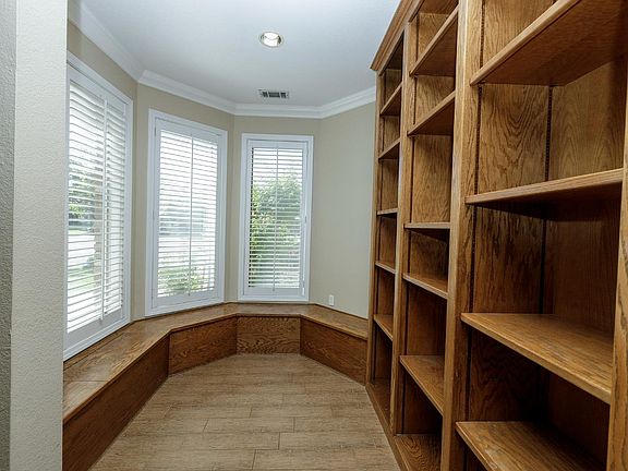 5th image of 2708 Lake Front Ct