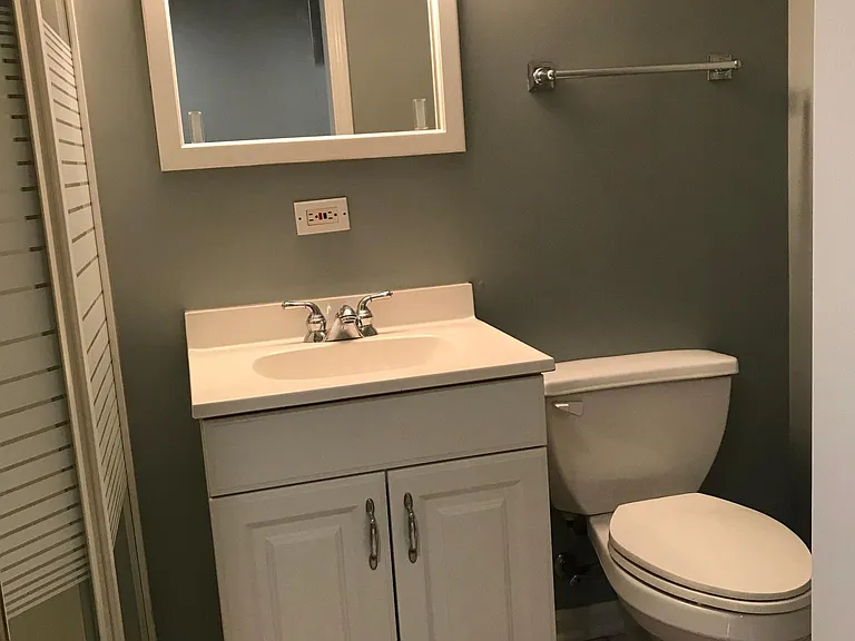 6717 N Oxford Ave — Photo 2