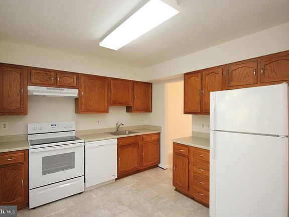 4th image of 5530 Winford Ct