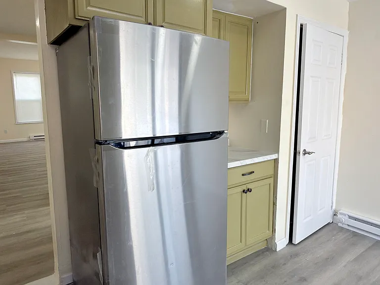 547 N Silk St — Photo 10