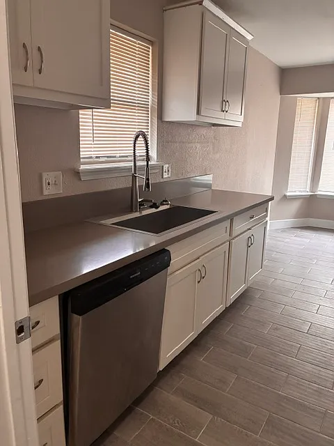 3 bed, 1096 sqft, $1,200 — Photo 4