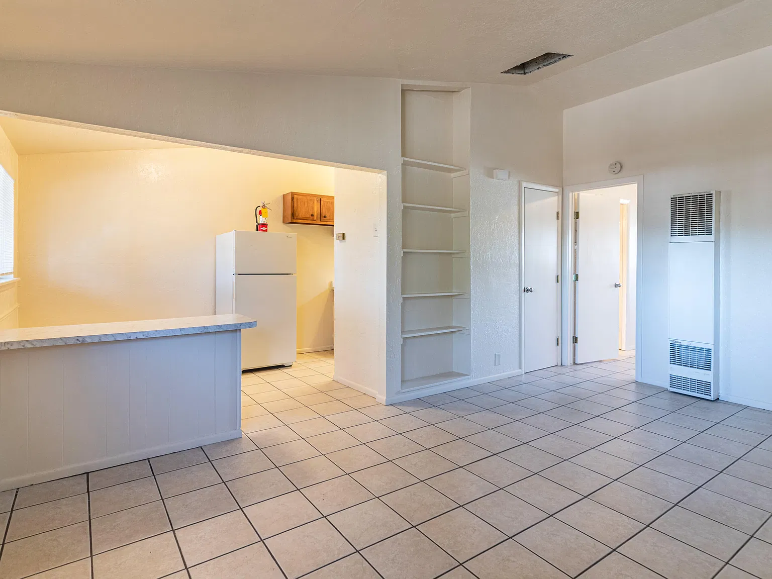 1 bed, 1.0 bath, 650 sqft, $975 — Photo 2