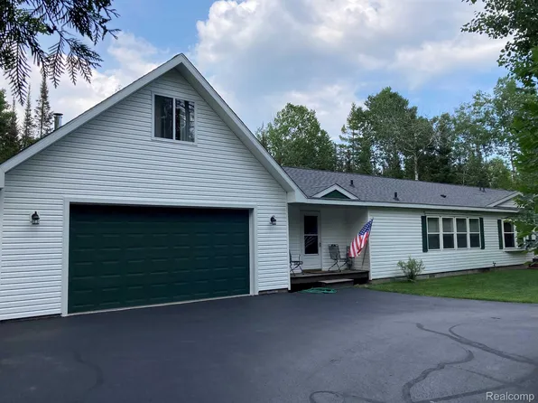 16986 Pineview Dr, Presque Isle, MI 49777