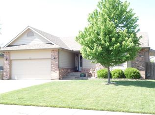 206 E Stone Path St, Derby, KS 67037