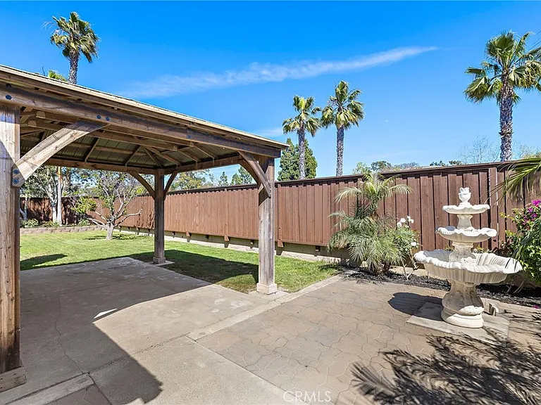 24725 Camarillo St — Photo 22