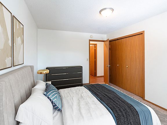 Fargo, ND Rosegate Apartments | 21A | Bedroom