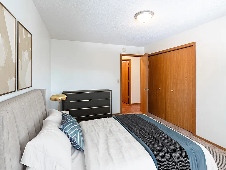 Fargo, ND Rosegate Apartments | 21A | Bedroom