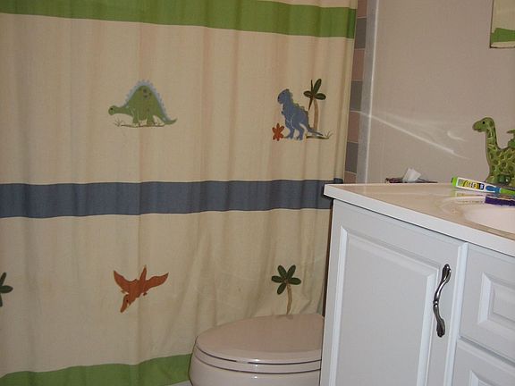 Full Bathroom w/ Skylight