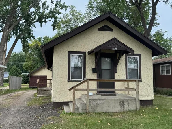 1007 5th Ave NE, Jamestown, ND 58401