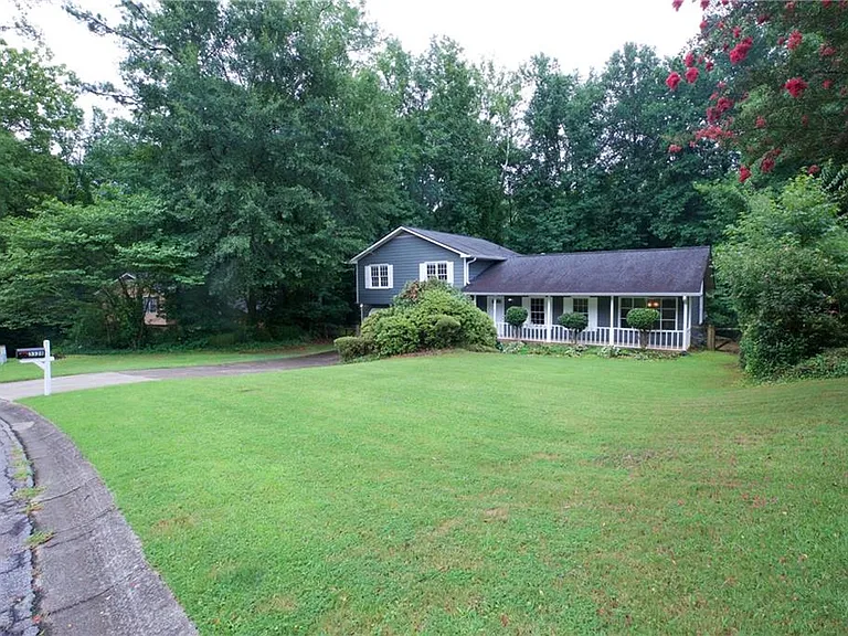 3328 Mountain Hollow Dr — Photo 2