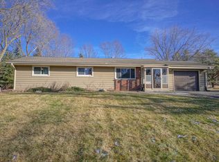 304 Oneida St, Delafield, WI 53018
