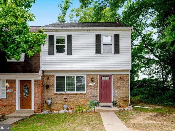1229 Thomas Jefferson Pl, Fredericksburg, VA 22405