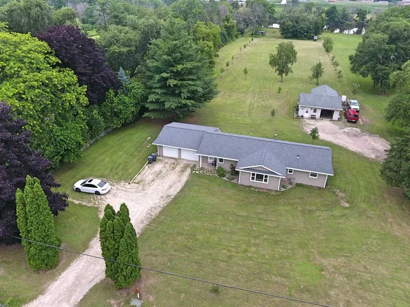 203 E Waushara St, Berlin, WI 54923