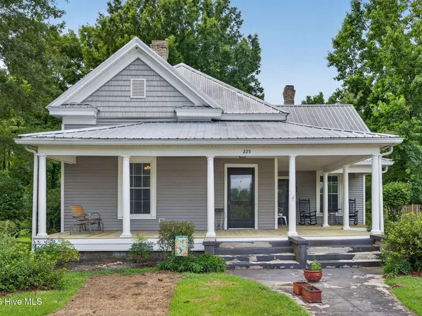 225 Carr Avenue, Rocky Point, NC 28457