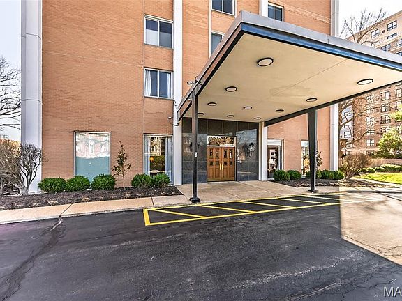 2nd image of 900 S Hanley Rd APT 5C