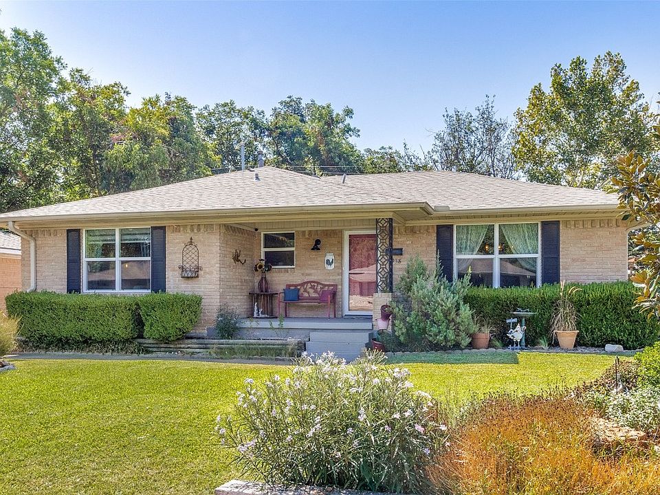 1st image of 3938 Douglas Dr