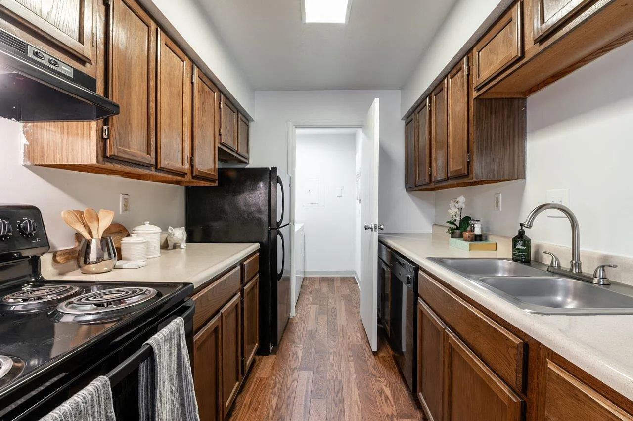 Cobblestone Grove Apartment Homes — Photo 1