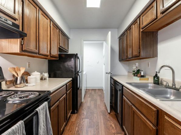 1 Westwood Dr #100W2D