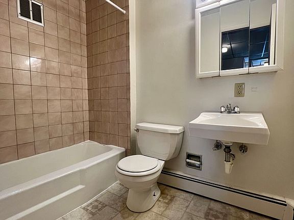 4th image of 304 Meyran Ave #177