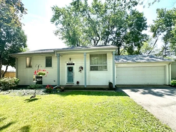 2505 Maplewood Dr, Champaign, IL 61821
