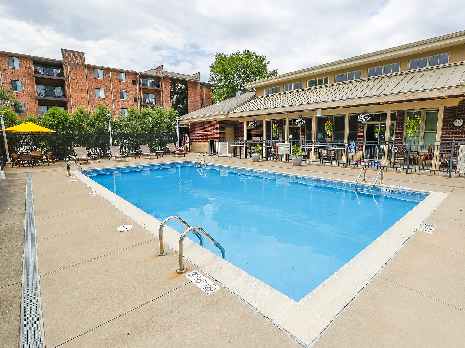 Farmingdale Apartments — Photo 1