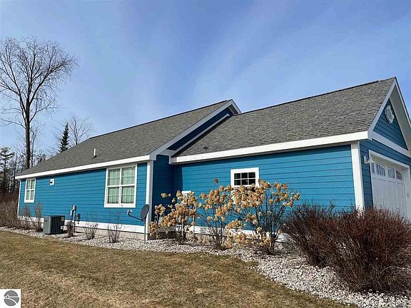 3rd image of 7516 Blueberry Ln