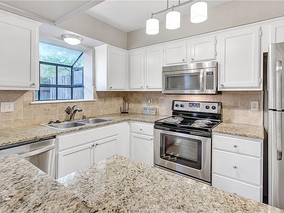 4th image of 1904 Dartmouth St APT J1