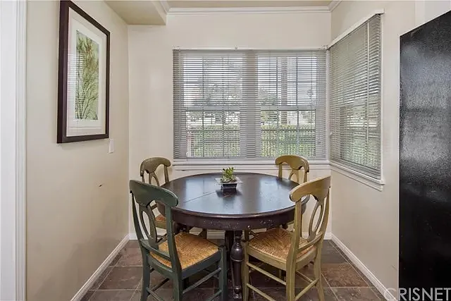 4 bed, 2221 sqft, $6,600 — Photo 4