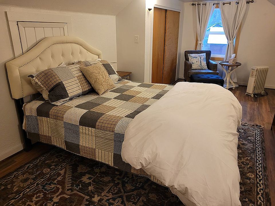 Upstairs studio apartment. 