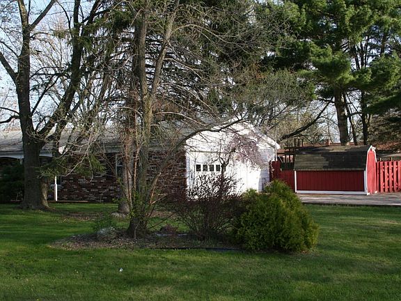 2nd image of 1864 N Sierra Way