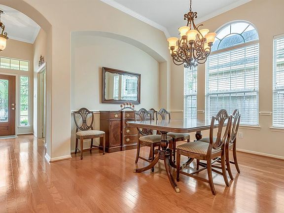 The Dining Room is just off the Entry and is open to the home, perfect for entertaining. Architectural details such as crown moldings, archways, and wall niches give the home charm and character.
