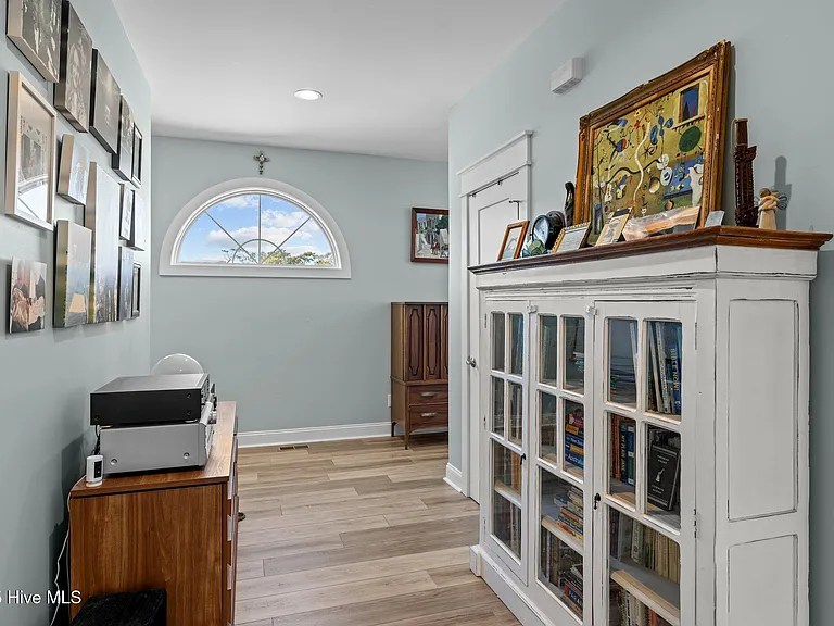 310 Lord Berkeley Dr — Photo 44
