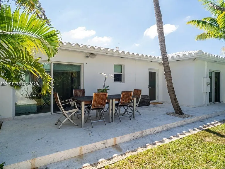 1123 Bay Dr — Photo 35