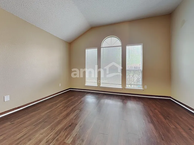 3235 Crystal Brook Ct — Photo 5