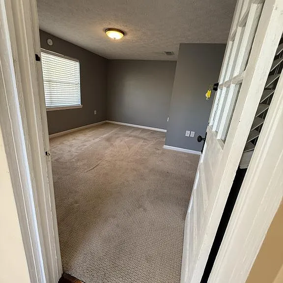 335 Massalina Dr — Photo 3